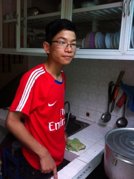 Cuộc sống mới của cậu bé có “H”